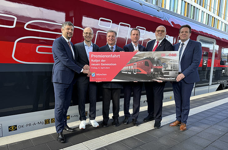 Der RJ ist ein Kooperationsangebot der Deutschen Bahn (DB) und der &Ouml;sterreichischen Bundesbahnen (&Ouml;BB). (von links) Daniel Alfreider, S&uuml;dtiroler Landesrat f&uuml;r Mobilit&auml;t und Infrastruktur, Gerhard Greiter, CEO Nordosteuropa von Siemens Mobility, Christian Bernreiter, Bayerischer Staatsminister f&uuml;r Wohnen, Bau und Verkehr, Klaus-Dieter Josel, DB-Konzernbevollm&auml;chtigter f&uuml;r den Freistaat Bayern, Andreas Matth&auml;, 